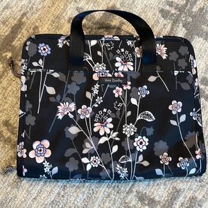 Vera Bradley hanging travel organizer in black print nylon fabric
